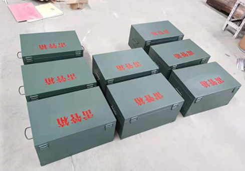 毛道乡炸药箱和雷管箱一般是怎么存放的？